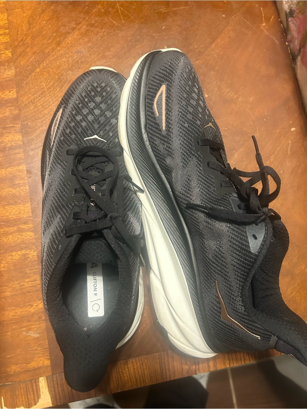 HOKA CLIFTON 9 women’s SZ 11 D